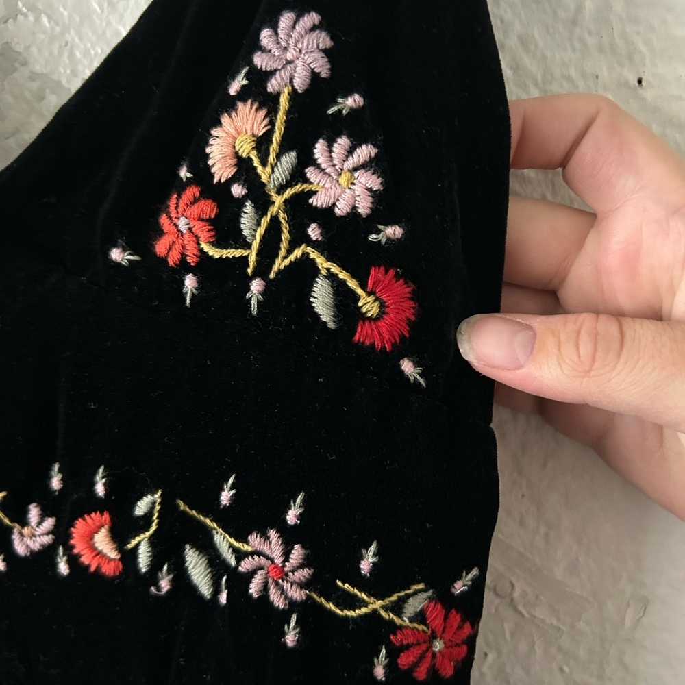DKNY | Y2K Black Velvet Floral Embroidered Boho Babydoll‎ Midi Dress Sz 6 - Picture 3 of 12